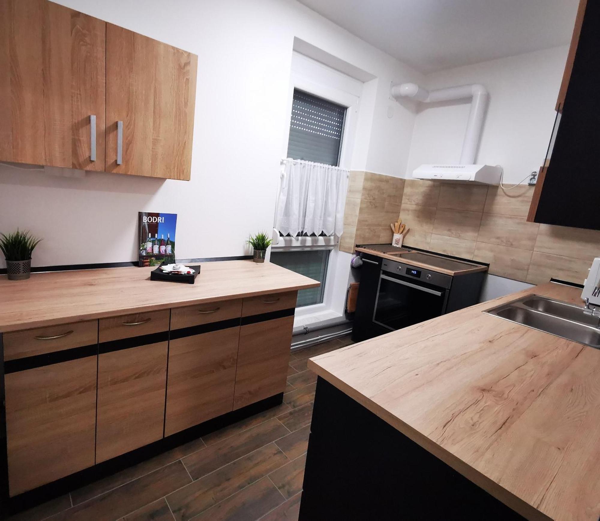 Central Park Apartman Szekszárd Εξωτερικό φωτογραφία