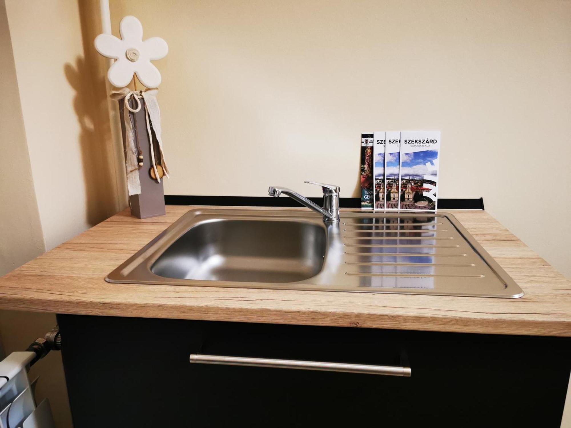 Central Park Apartman Szekszárd Εξωτερικό φωτογραφία