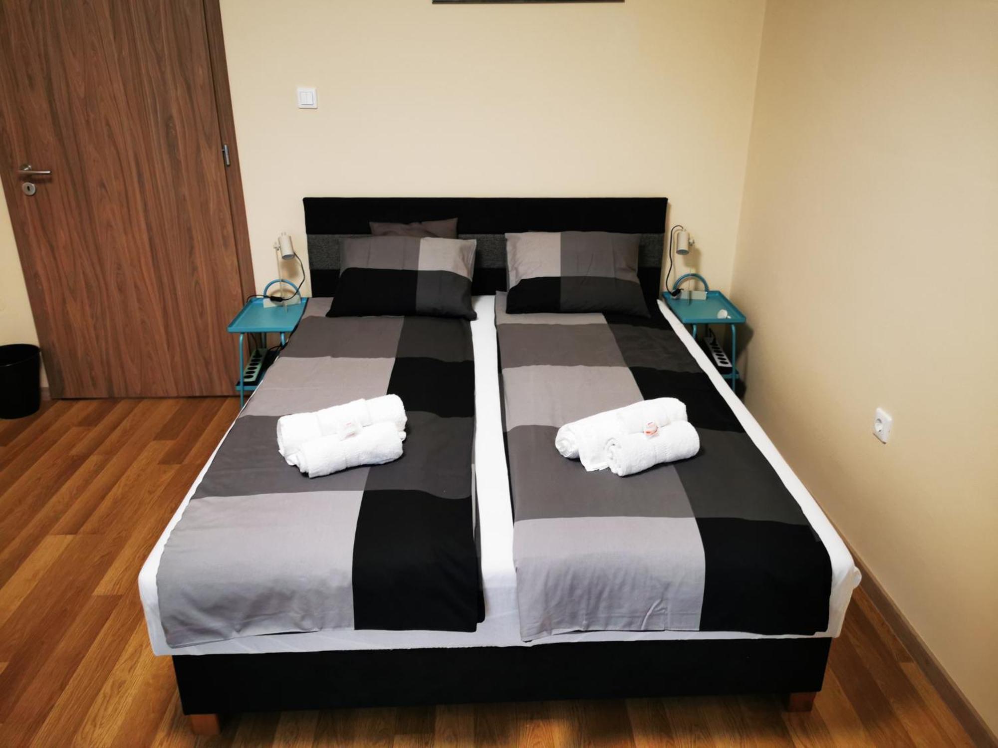Central Park Apartman Szekszárd Εξωτερικό φωτογραφία