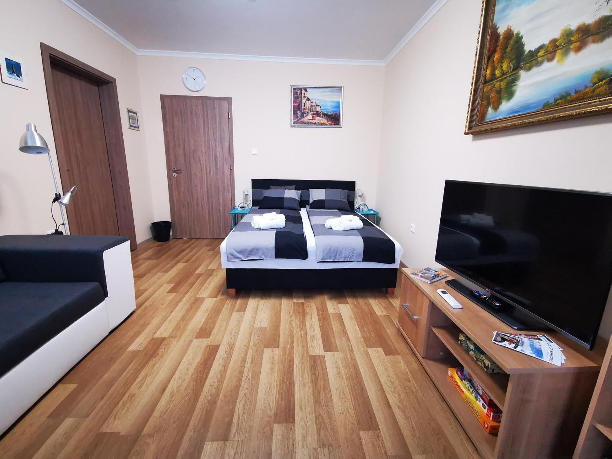 Central Park Apartman Szekszárd Εξωτερικό φωτογραφία